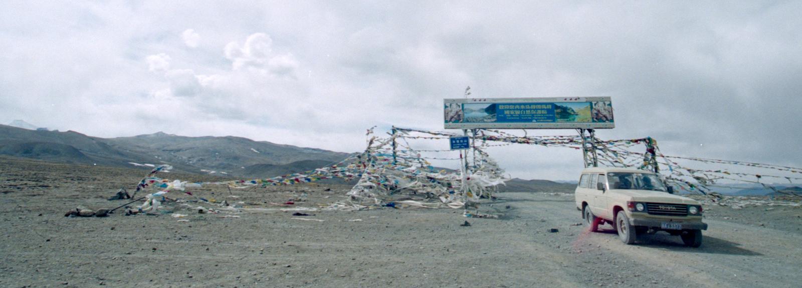 Gyatso-la, l'entrée du parc national du Qomolangma, à 5200 mètres d'altitude.