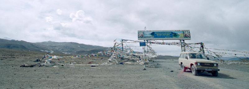 Gyatso-la, l'entrée du parc national du Qomolangma, à 5200 mètres d'altitude.