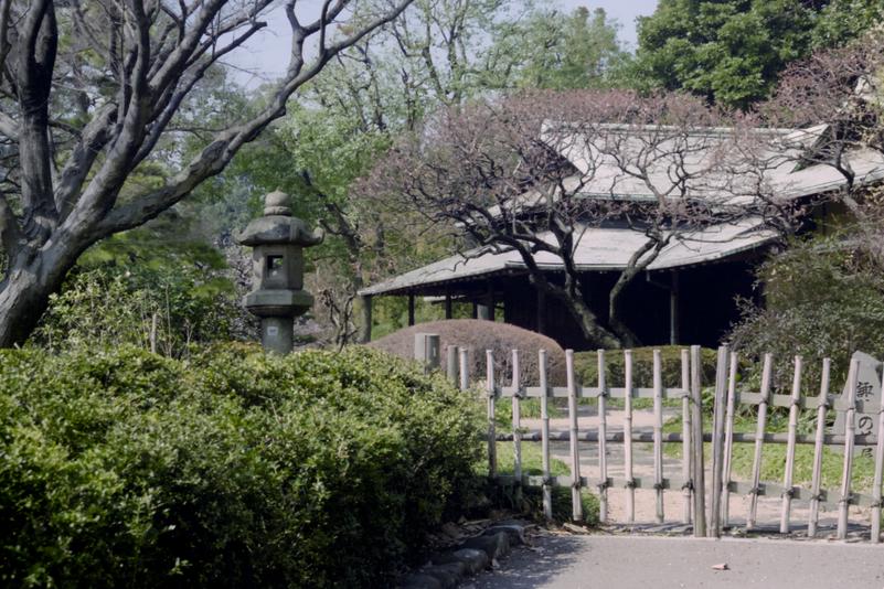 Le pavillon de thé, dans les jardins du palais impérial.