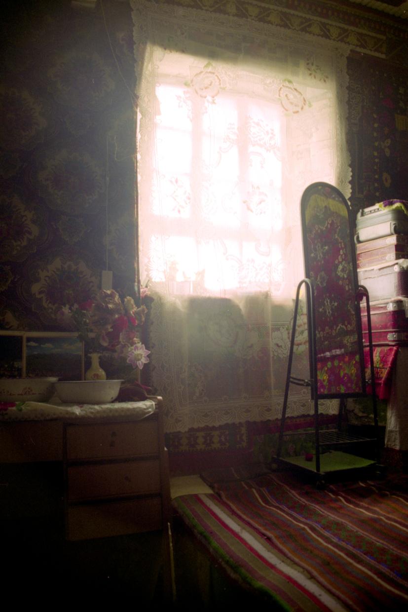 L'intérieur d'une maison, près du Karakul.