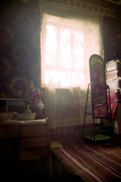 L'intérieur d'une maison, près du Karakul.