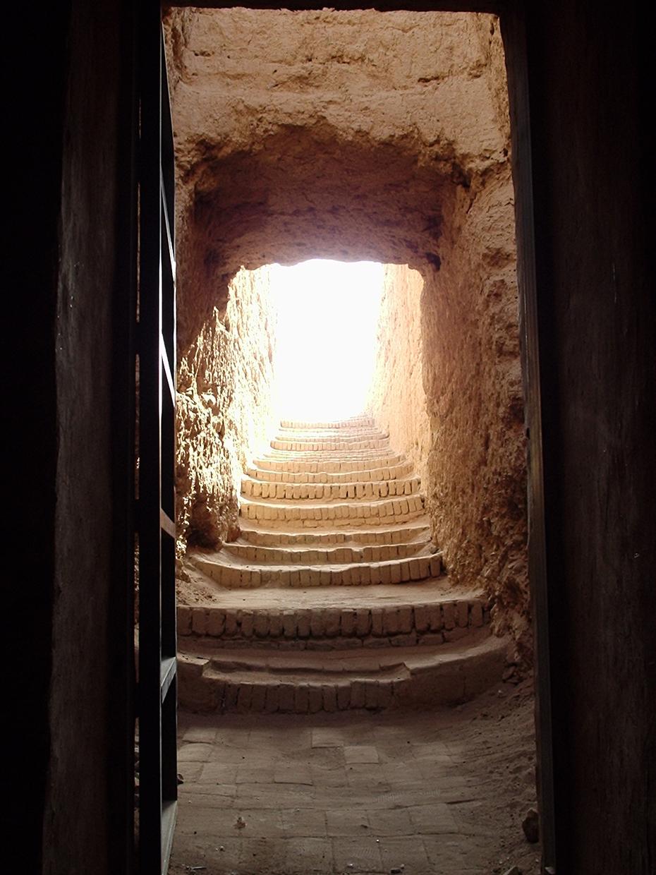 Entrée d'un tombeau souterrain.