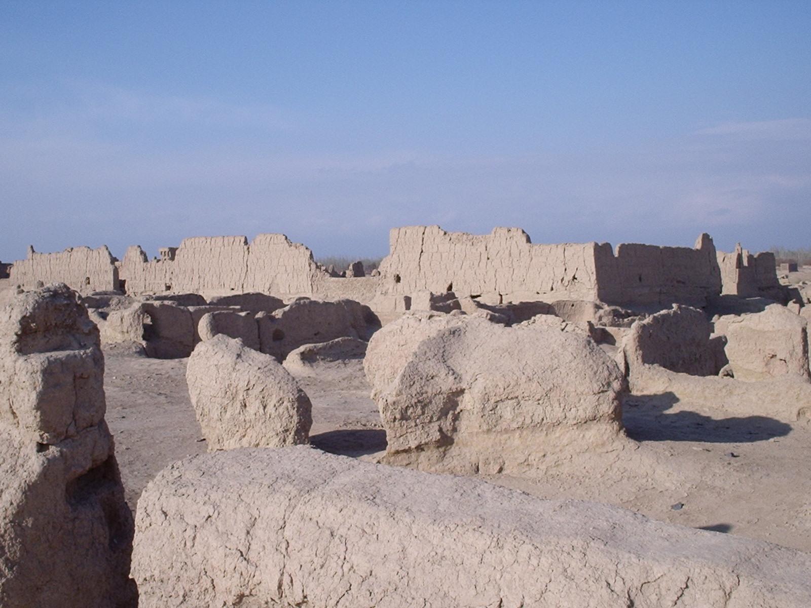 Les murs en pisé des bâtiments de l'ancienne ville de Jiaohe.