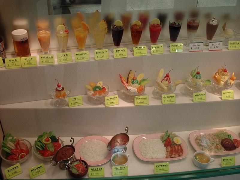 La vitrine d'un restaurant tokyoïte