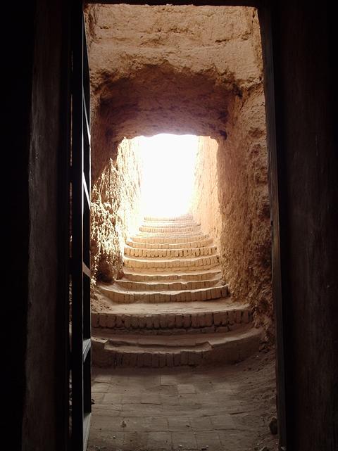 Entrée d'un tombeau souterrain.