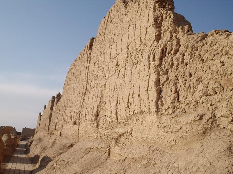 Les murs en pisé des bâtiments de l'ancienne ville de Jiaohe.