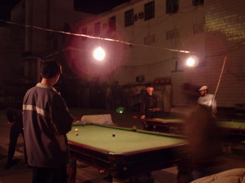 Tables de billard en plein air.