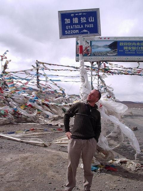 Gyatso-la, l'entrée du parc national du Qomolangma (le mont Everest).